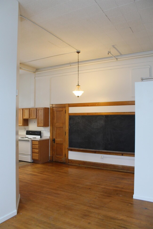 Building Photo - 510 N 40th Ave W