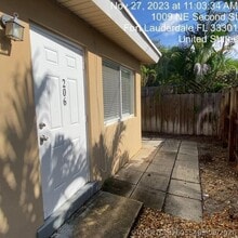 Building Photo - 204 NE 10th Ave