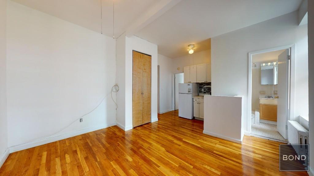 Foto principal - 324 E 91st St