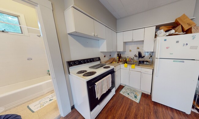 Building Photo - 8A Forest St