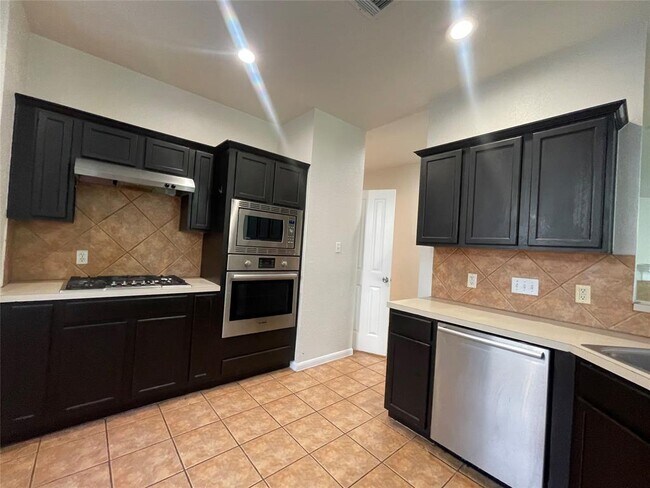Building Photo - 5639 Taylorcrest Dr