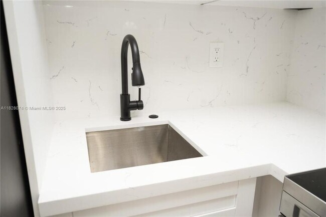 Foto del edificio - 4 bedroom in Ft Lauderdale FL 33311