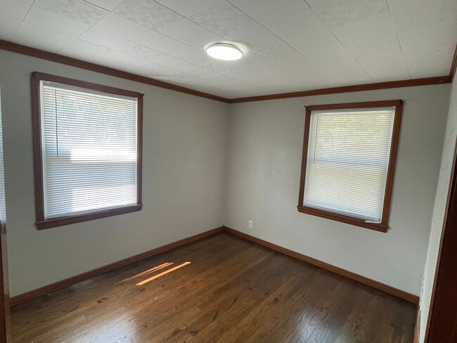 Bed 2 - 6715 W Dixon St