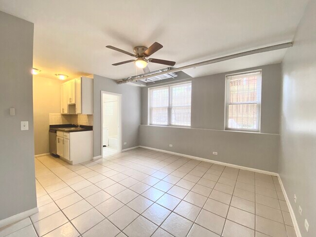 Foto del edificio - 4241 N Kenmore Ave