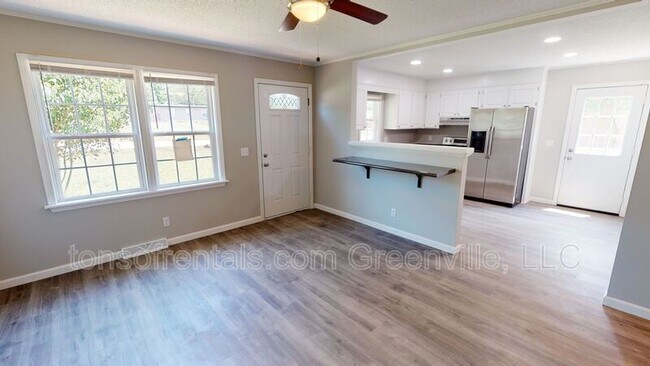 Building Photo - 206 Old Woodruff Rd