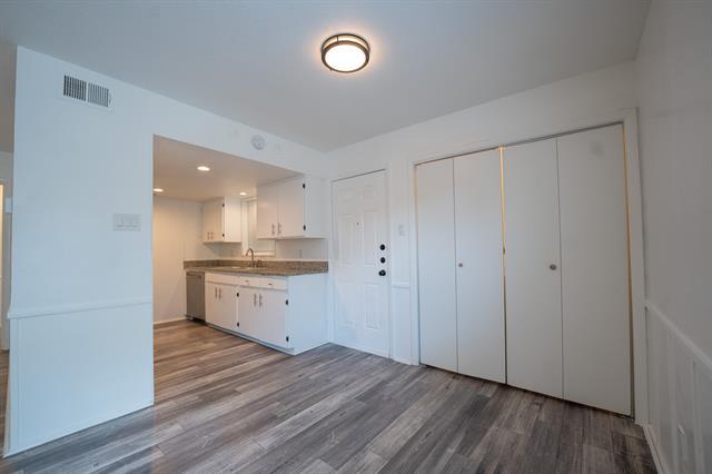 Building Photo - 730 N Boulevard Terrace