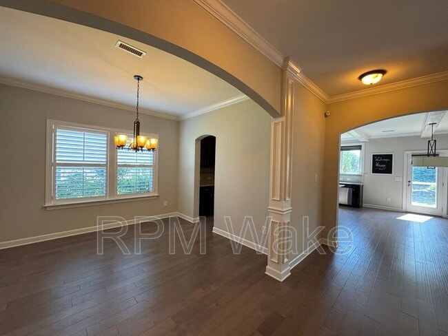 Building Photo - 104 King Arthur Ct