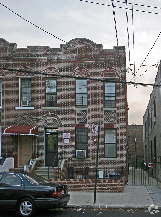Primary Photo - 441 Herzl St