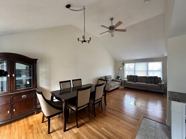 Foto del edificio - 82 Andrews Ave