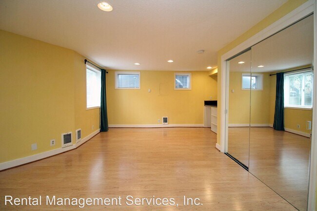 Foto del edificio - Studio, 1 bath House - 601 NW 22nd Ave