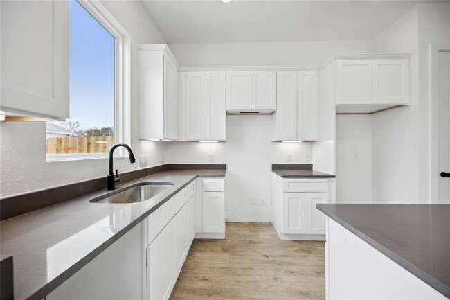 Foto del edificio - 8107 Calhoun Rd