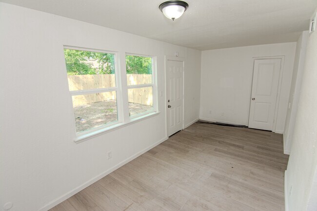 Foto del edificio - 7867 Hamlet St