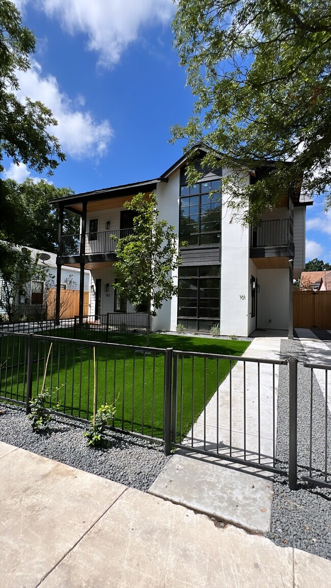 Building Photo - 310 Lavaca St