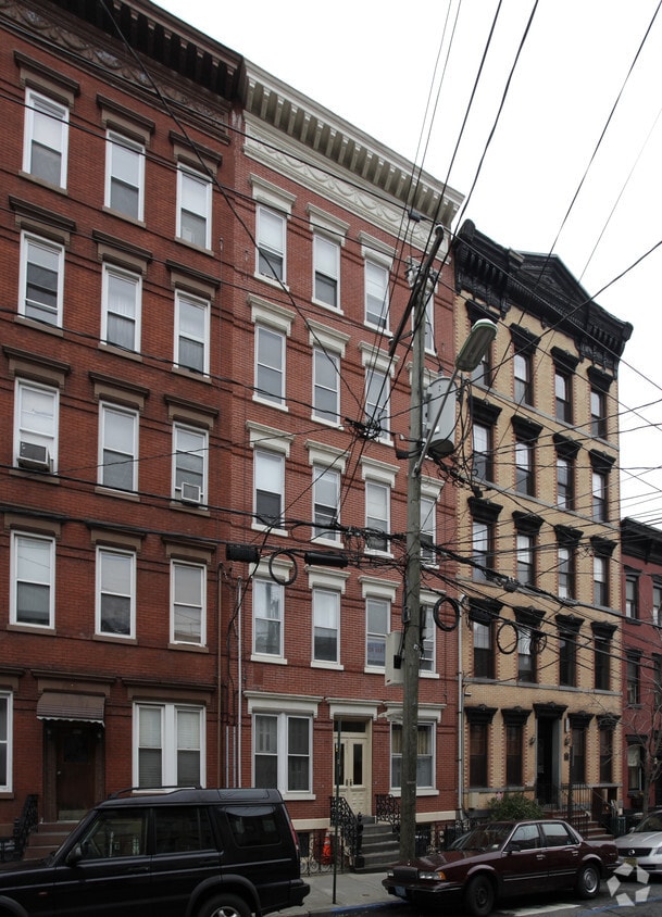 Building Photo - 921 Park Ave