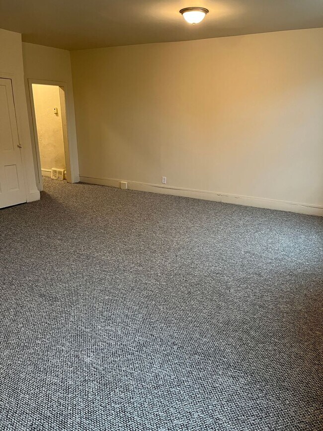 25 N 6th St Unit 2nd Floor B, Darby, PA 19023 Room for Rent in