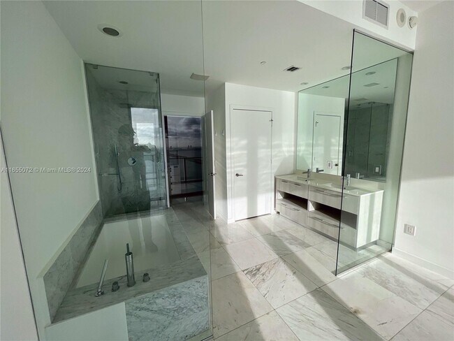 Foto del edificio - 480 NE 31st St