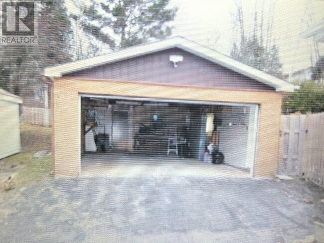 Building Photo - 190 Axmith Ave