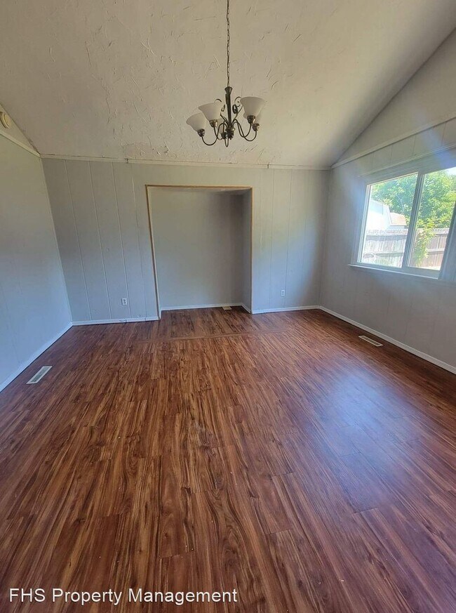 Building Photo - 3 br, 2 bath House - 4032 S El Salvador