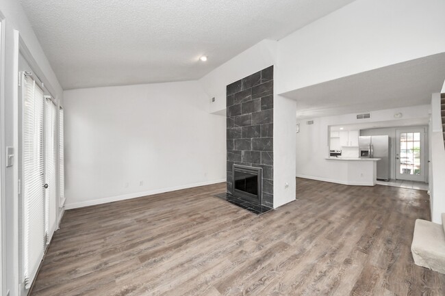 Building Photo - 710 Country Pl Dr