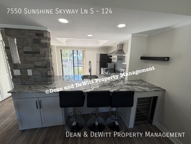 Foto del edificio - 7550 Sunshine Skyway Ln S