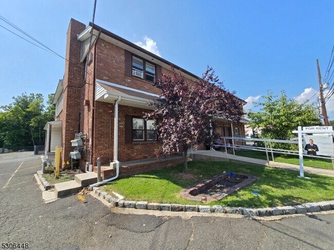 Foto del edificio - 158 N 8th St