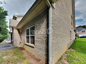 Building Photo - 907 Yancey Ct