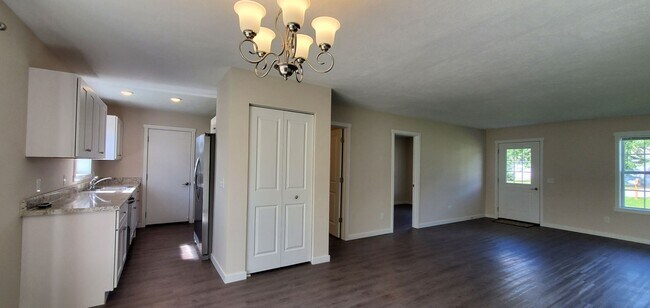 Foto del edificio - Charming NEW BUILD in quiet neighborhood