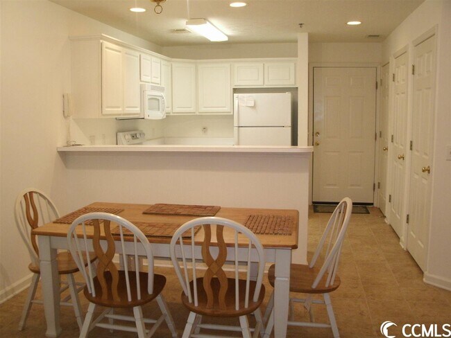 Foto del edificio - 562 Blue Stem Dr