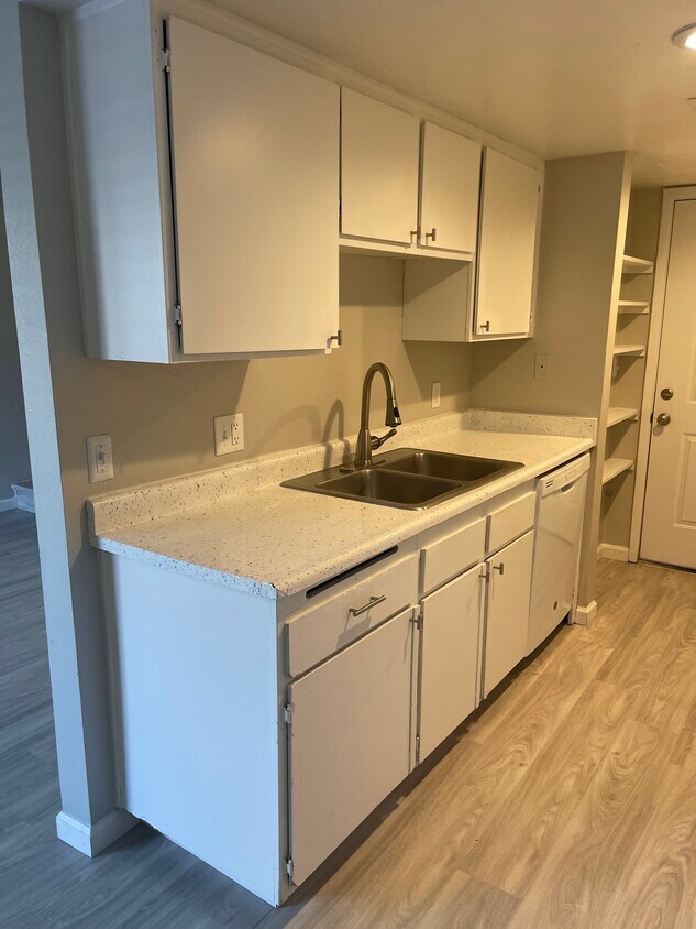 817 Tracey St, Henderson, NV 89015 Townhome Rentals in Henderson NV