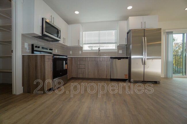 Building Photo - 4632 N Iota Ln