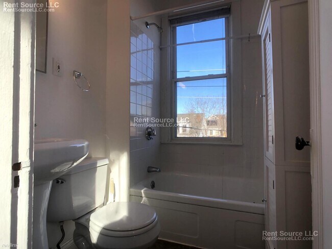 Building Photo - 1 br, 1 bath House - 102 Pearl St