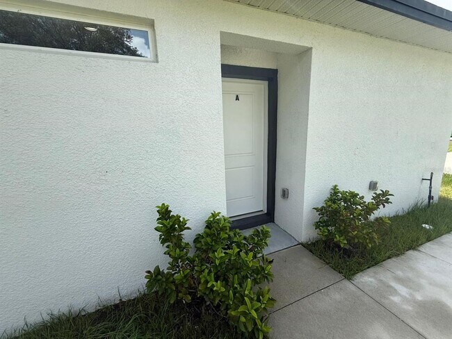 Foto del edificio - 141 Hummingbird St