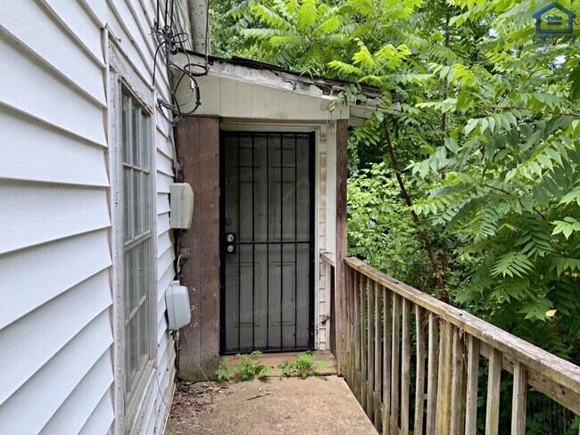 Building Photo - 611 Fisher Ave