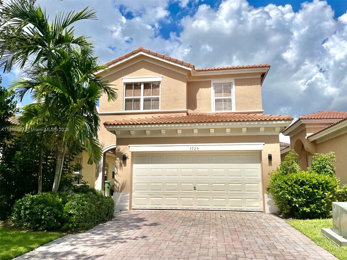 Foto principal - 3725 NE 10th St