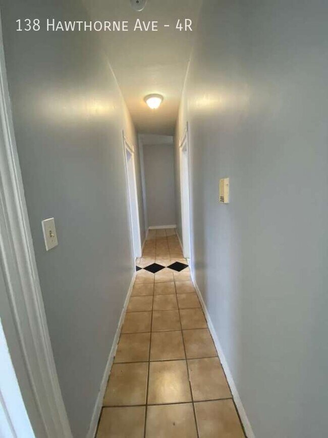 Foto del edificio - 138 Hawthorne Ave