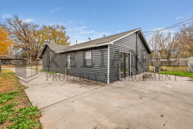 Building Photo - 235 Trout Ave