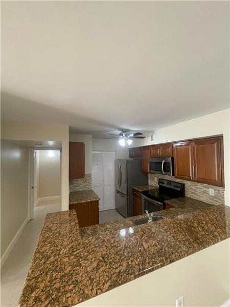 Foto del edificio - 1743 Village Blvd
