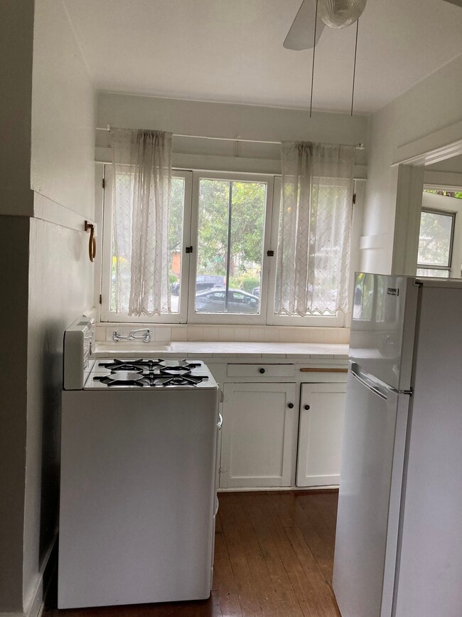 kitchen - 420 El Centro St