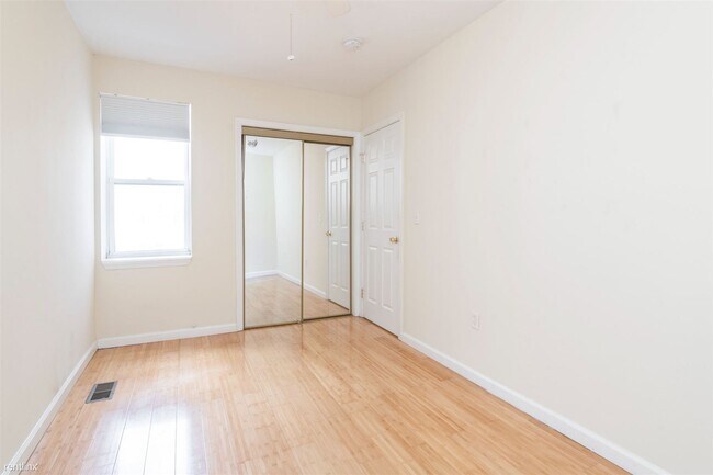 Foto del edificio - 5 br, 2 bath Duplex - 1851 WILLINGTON ST U...