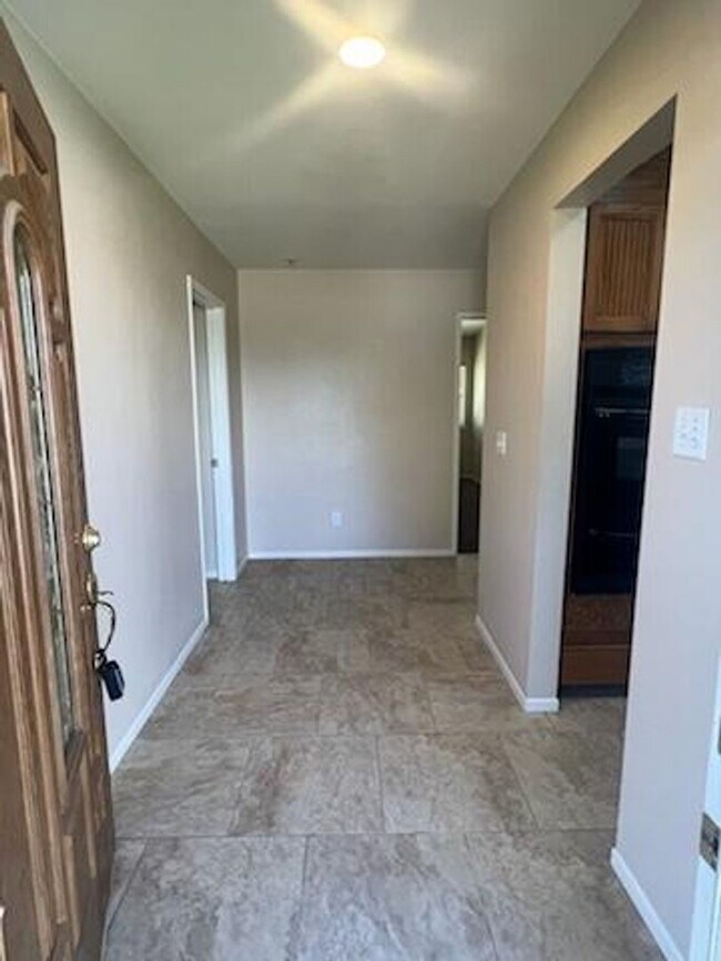 Foto del edificio - Orcutt Single Story Home With Large Yard a...