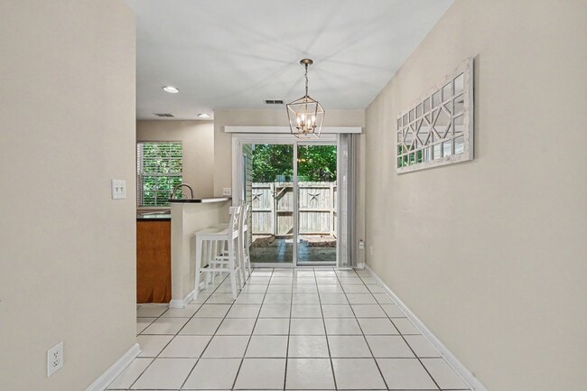 Building Photo - 3238 Summercroft Ln