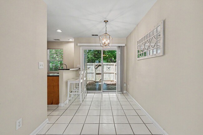 Foto del edificio - 3238 Summercroft Ln