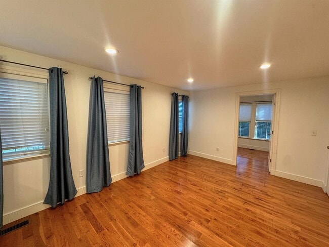 Building Photo - 50 Spring St