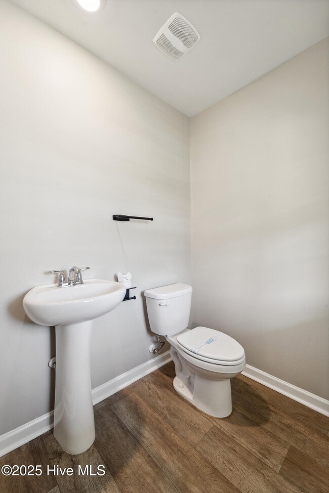 Building Photo - 1140 Carteret Mnr Dr