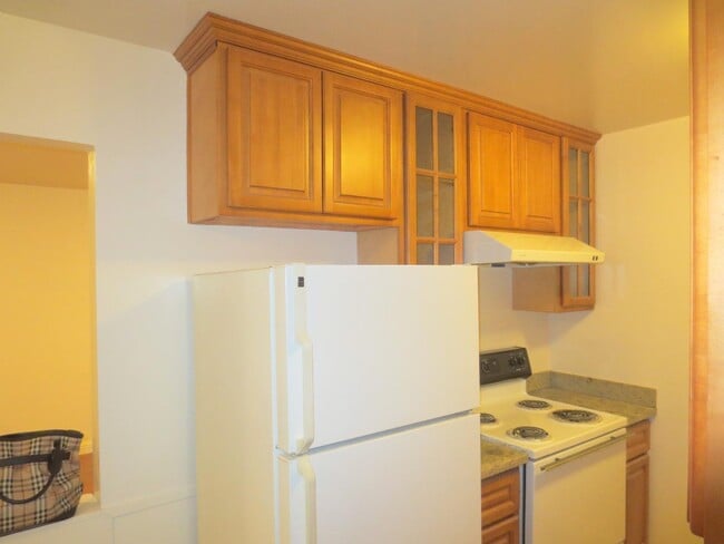 Building Photo - 670 Azara Pl