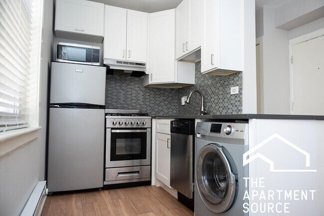 Foto del edificio - 511 W Belmont Ave