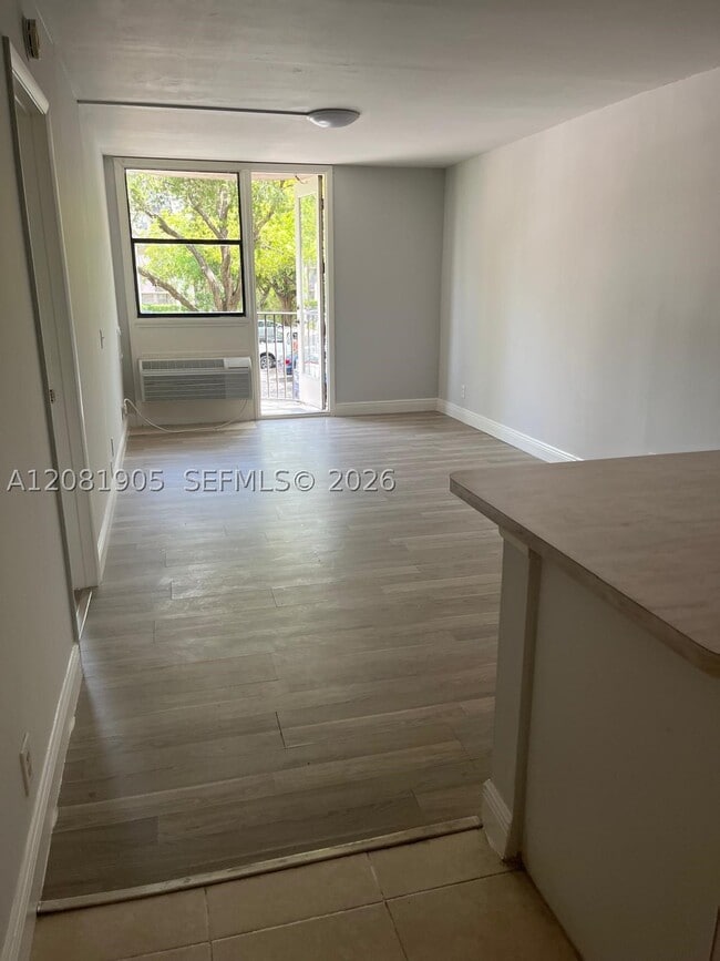 Building Photo - 2701 Riverside Dr