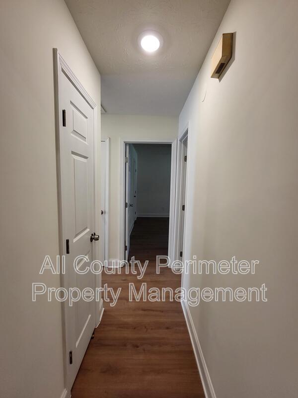 Building Photo - 686 Alex Way SW