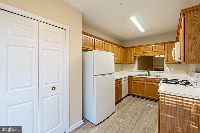 Foto del edificio - 21881 Elkins Terrace