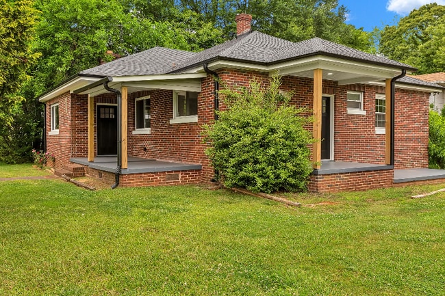 Building Photo - 3902 Old Buncombe Rd